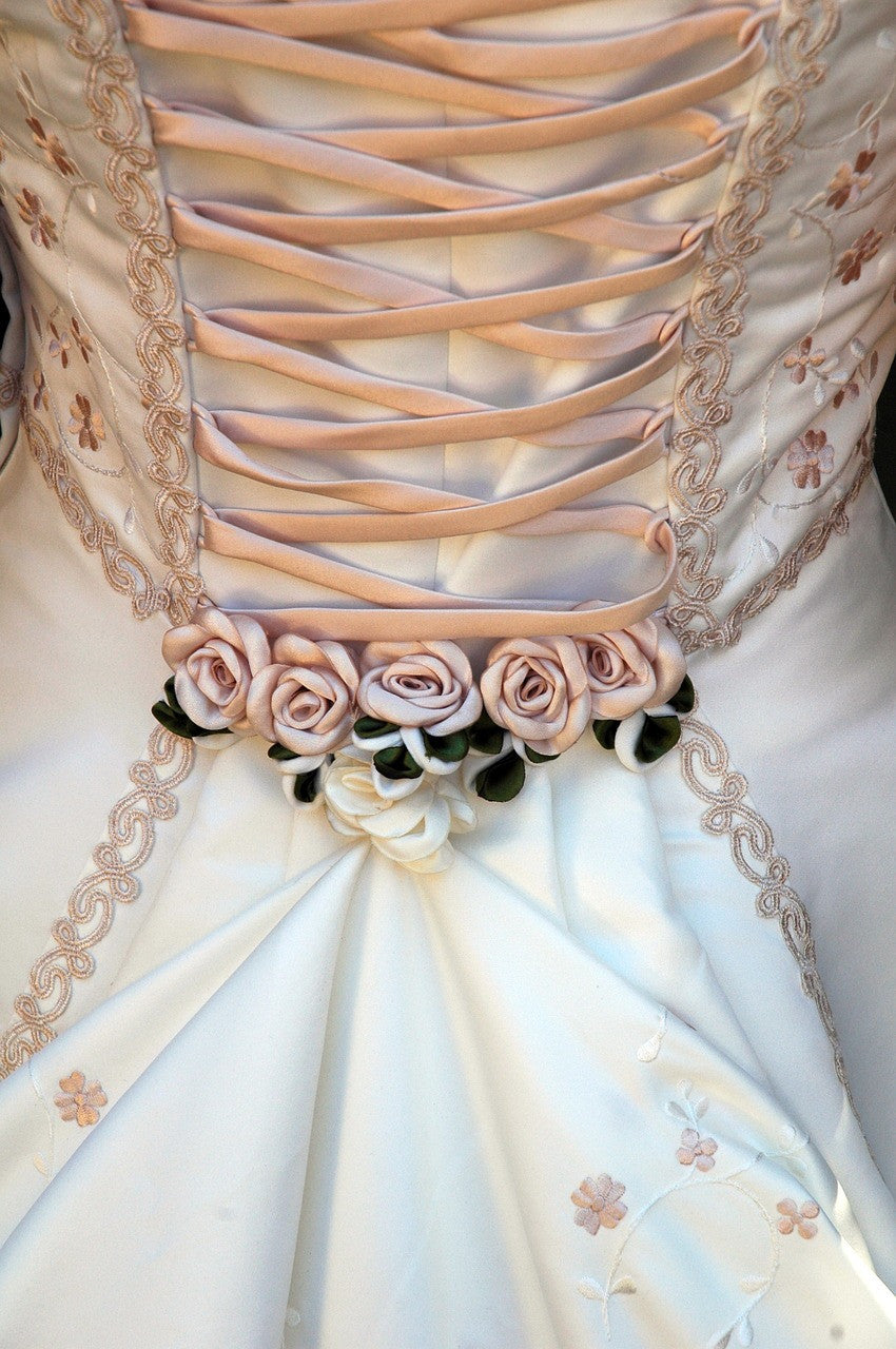 5 Unique Wedding Dress Details You'll Adore