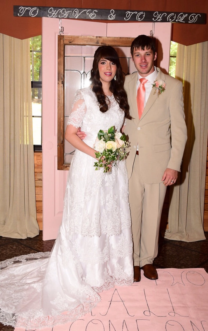 Raven's Vintage Theme Wedding | Laura