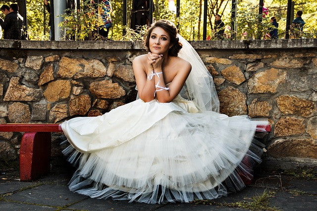 The 7 Essential Photos You Must Get of Your Wedding Dress