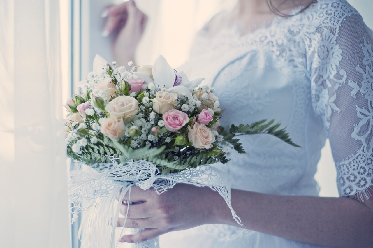 8 Essential Wedding Dress Cleaning Tips