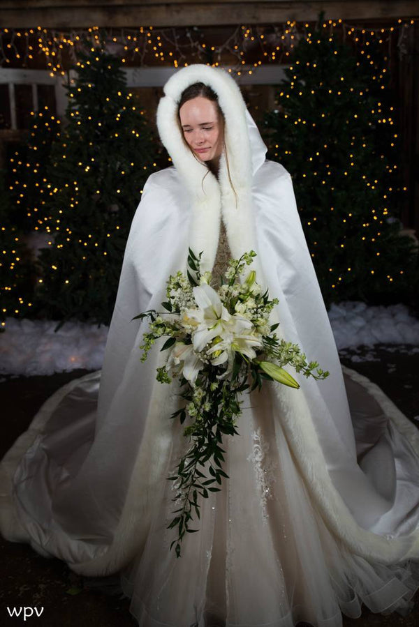 Winter Long Wedding Cloak with Fur Edges and Hood SG1003