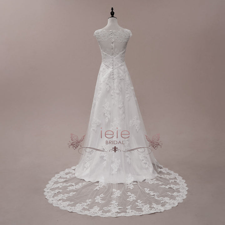 Vintage Inspired Lace Wedding Dress with Cap Sleeves | Lillen Size 4 / White Vintage Inspired Lace Wedding Dress with Cap Sleeves | Lillen Size 4 / White