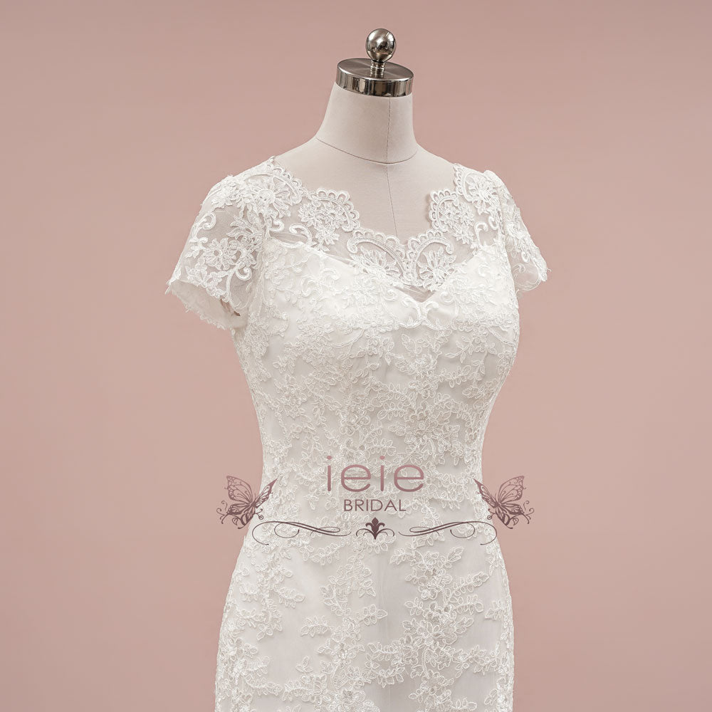 Vintage Lace Wedding Dress with Short Sleeves | CATANIA