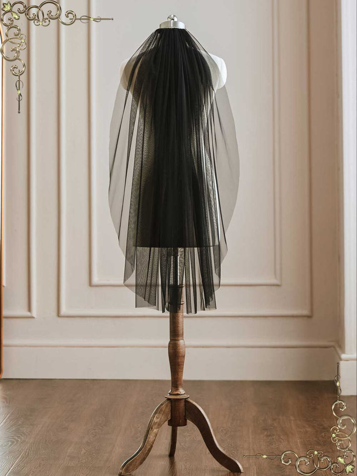 Short Black Tulle Fingertip Wedding Veil | VG1070