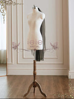 Short Black Tulle Fingertip Wedding Veil | VG1070