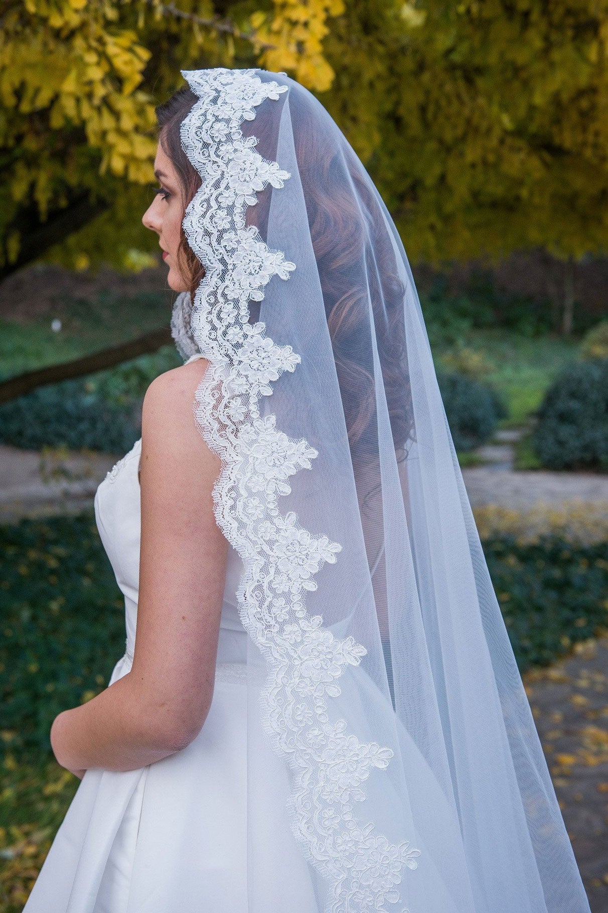 Long Cathedral and Chapel Length Lace Mantilla Wedding Veil VG1001